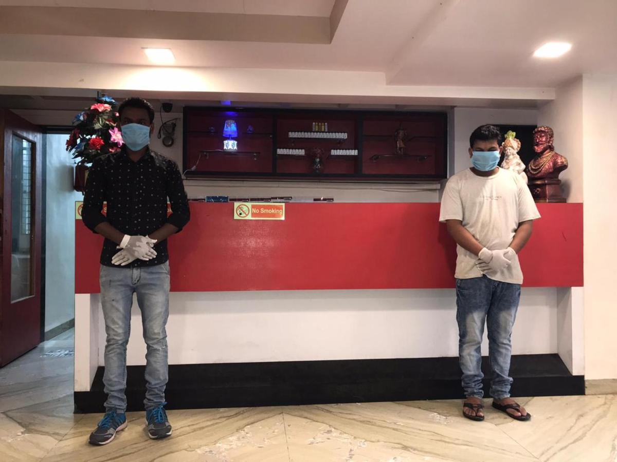 Oyo Hotel Kandil Jogeshwari Bagian luar foto